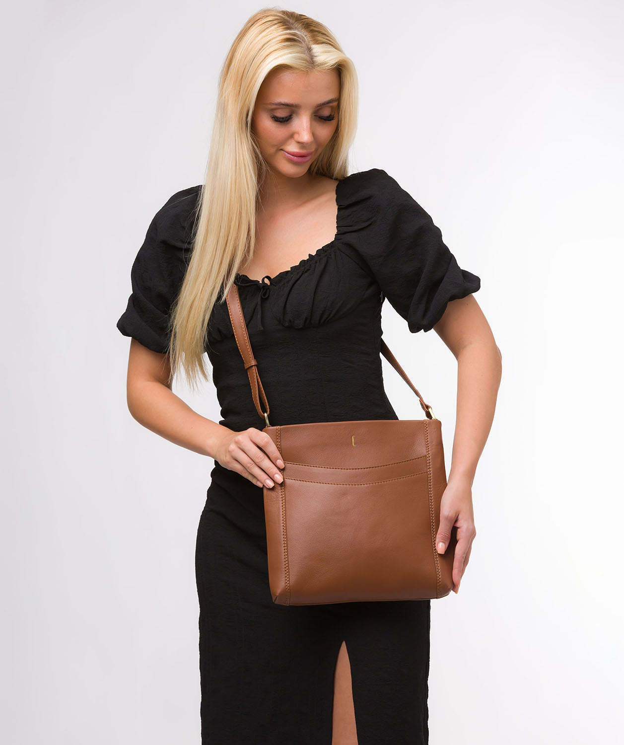 Flat lay showing bag dimensions and proportions
