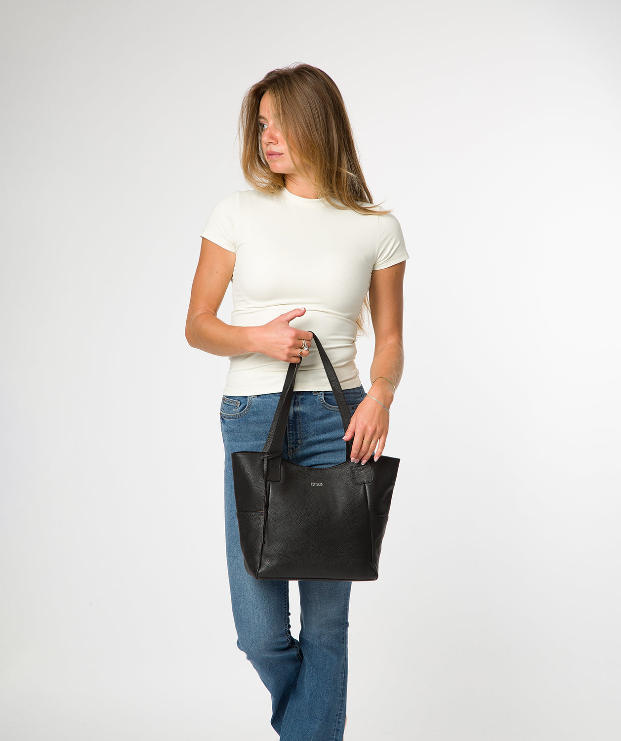 Lisette tote bag styled carry demonstration